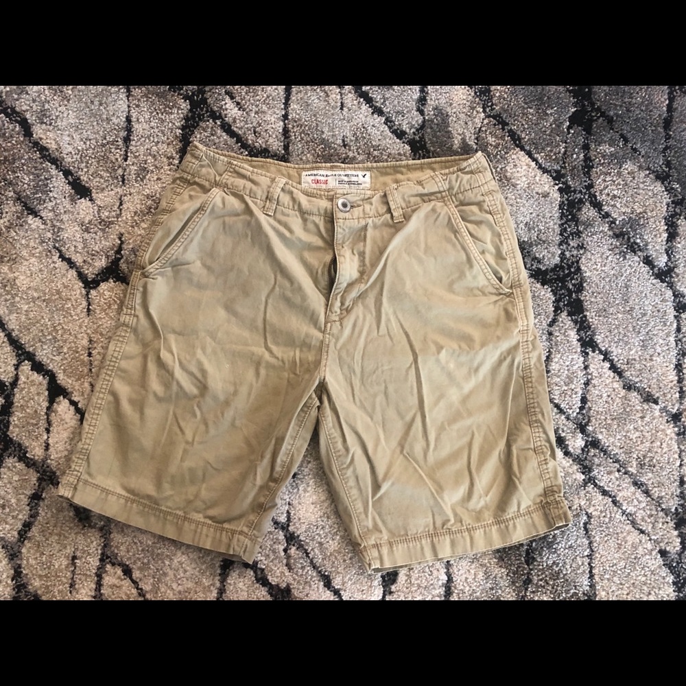 Men’s khaki shorts